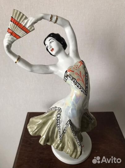 Статуэтка Лоз, балерина с веером