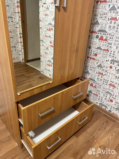 Шкаф распашной с зеркалом б/у