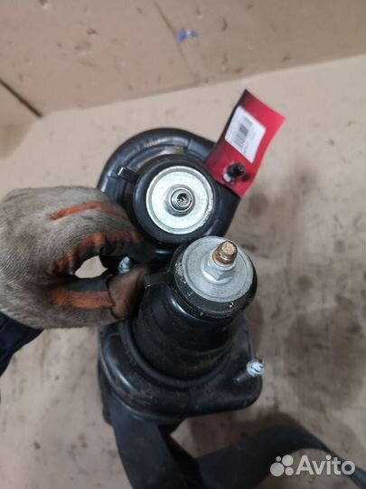 Стойки амортизаторов задние honda stream rn8