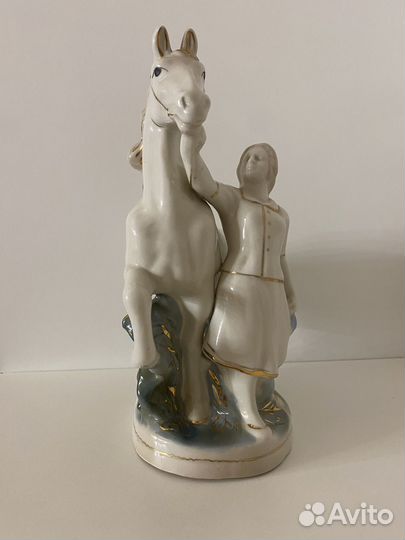 Фарфоровая статуетка СССР конезаводчича Гжель