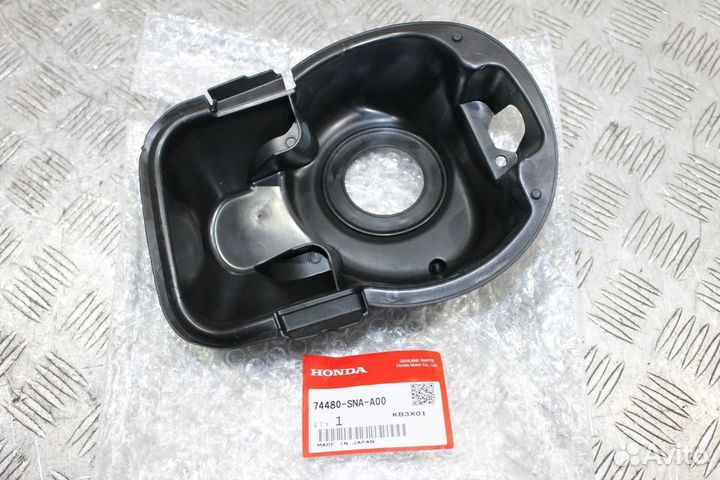 Кожух горловины бензобака Honda Civic 8 FD 4D