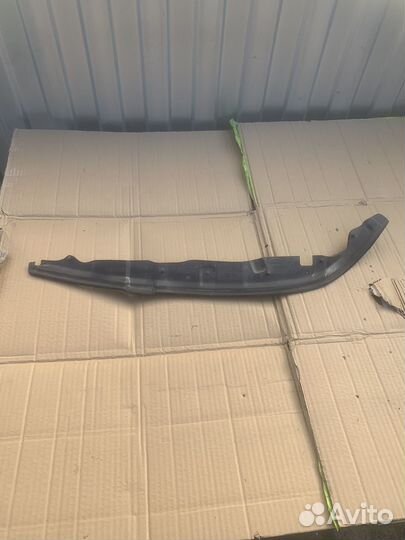 Уплотнитель правой двери Mercedes 211