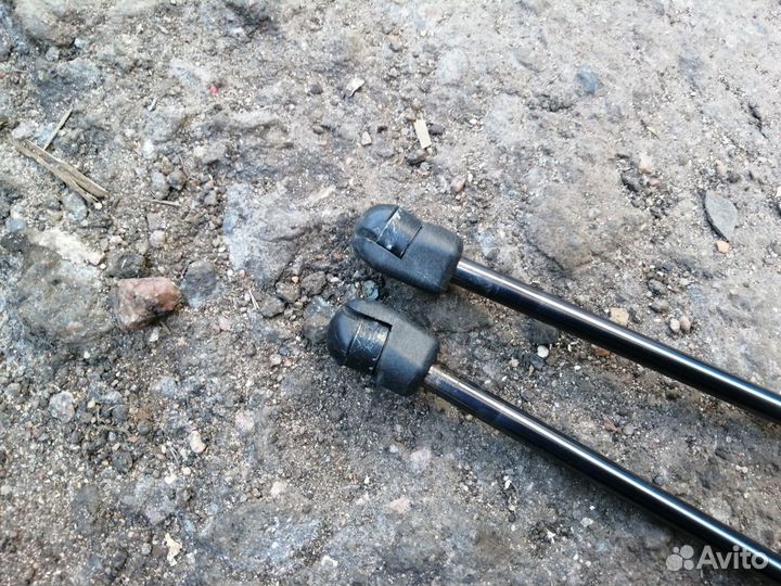 Упор крышки багажника Opel Corsa D