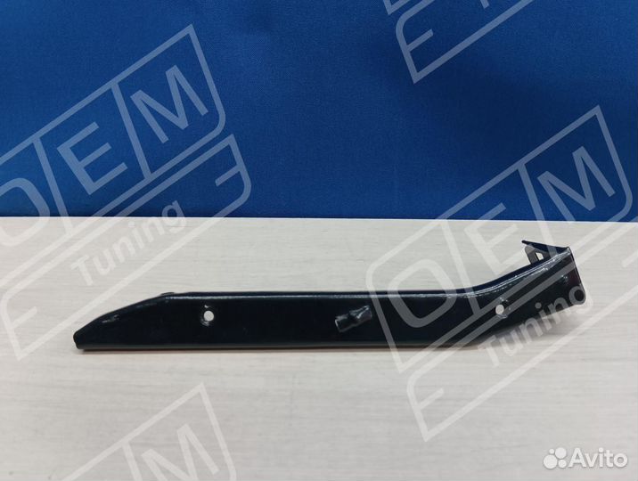 Направляющая бампера переднего левая Skoda Rapid