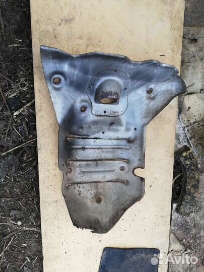 Защита выпускного коллектора Ниссан Премьера