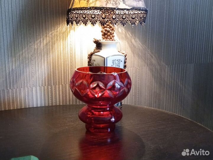 Ваза красная хрустальная СССР