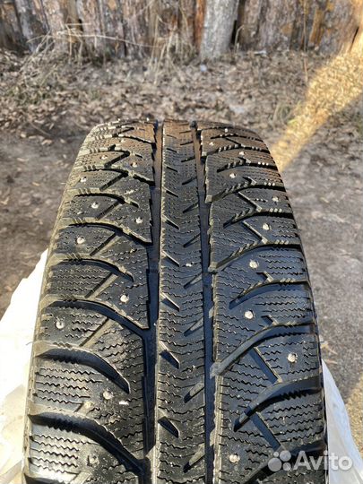 Bridgestone Ice Cruiser 7000S 215/65 R16 98T