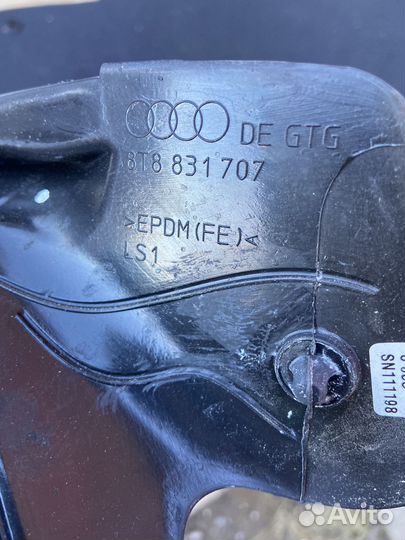 Уплотнитель передней левой даери Audi A5 8T