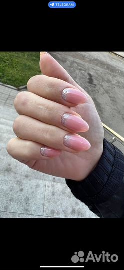 Модель на маникюр