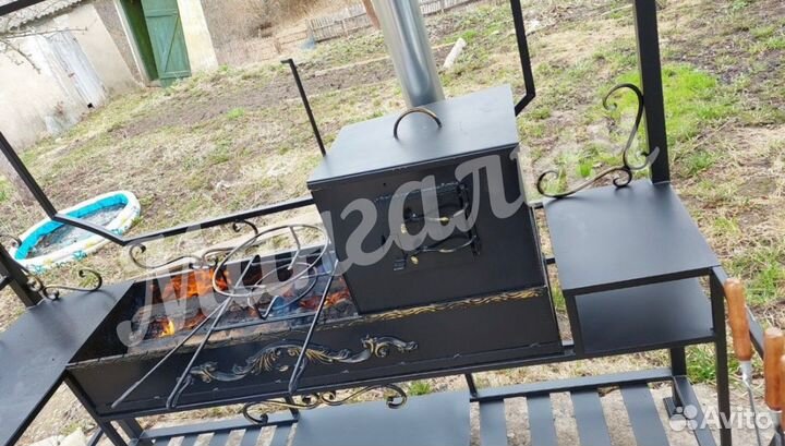 Мангал с крышей