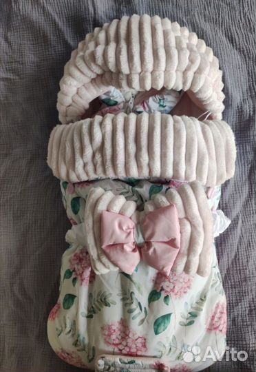 Комплект на выписку для девочки