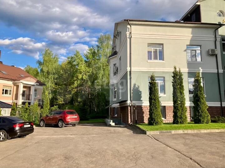 3-к. квартира, 103,5 м², 1/3 эт.