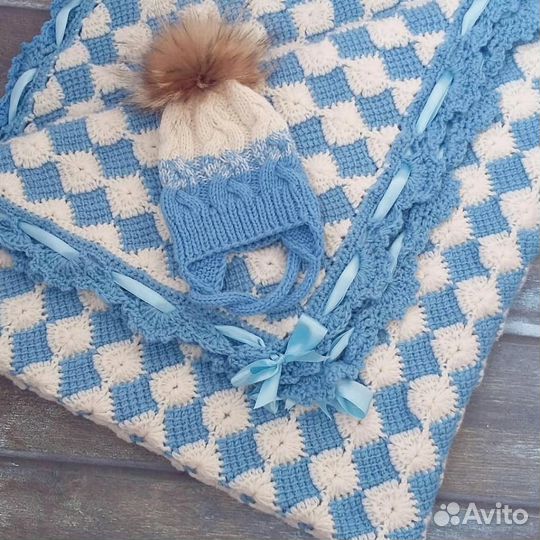 Вязаный плед и шапочка ручной работы на выписку