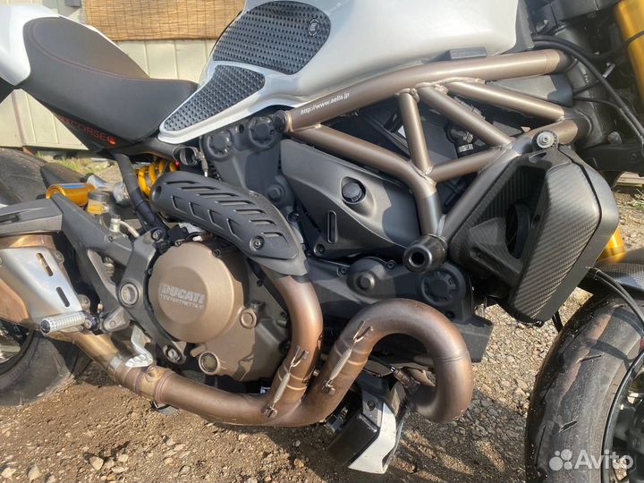 Ducati monster M1200S No. B11018