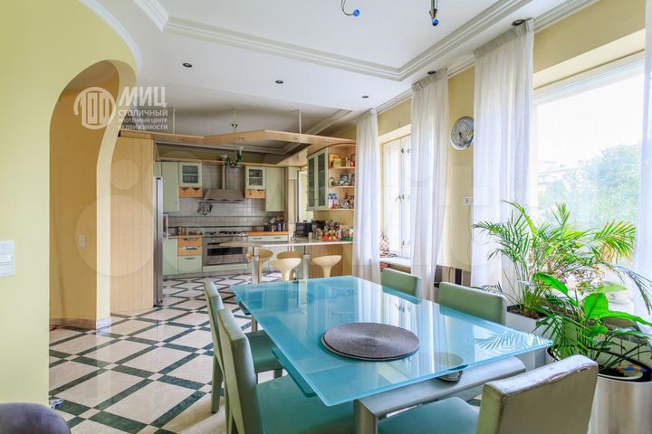 6-к. квартира, 220 м², 6/10 эт.