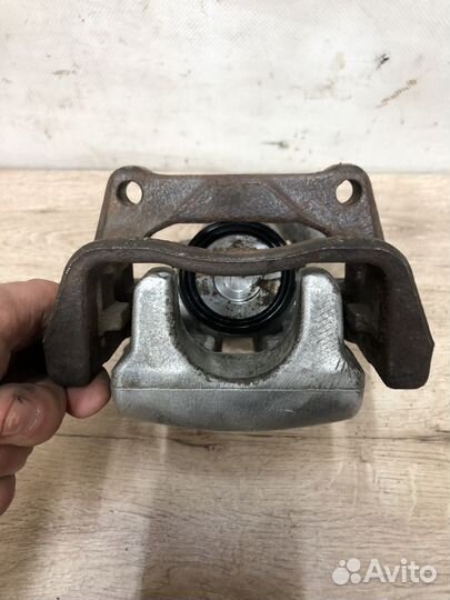 Суппорт задний правый Opel Zafira b