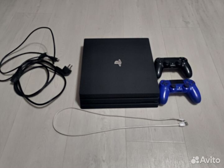 Playstation 4 pro. 2 геймпада