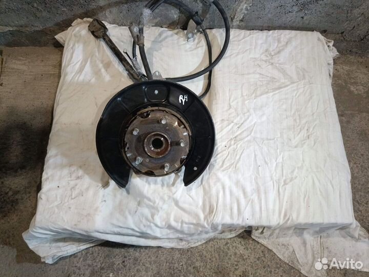 Поворотный кулак задний правый Toyota RAV4 40