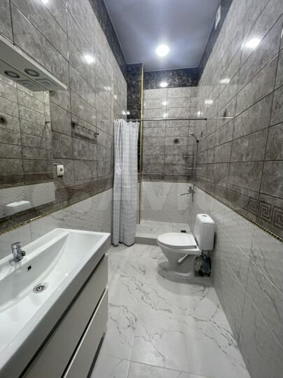 3-к. квартира, 100 м², 1/4 эт.