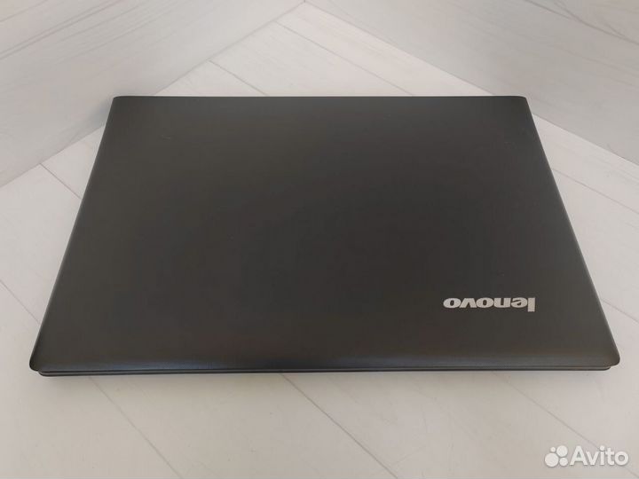 Ноутбук Lenovo с 17 дюймами и Windows 10 Обмен