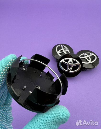 Колпачки 4 шт литые диски эмблема Toyota чёрные 62