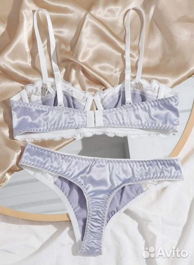 Комплект нижнего белья с кружевной отделкой