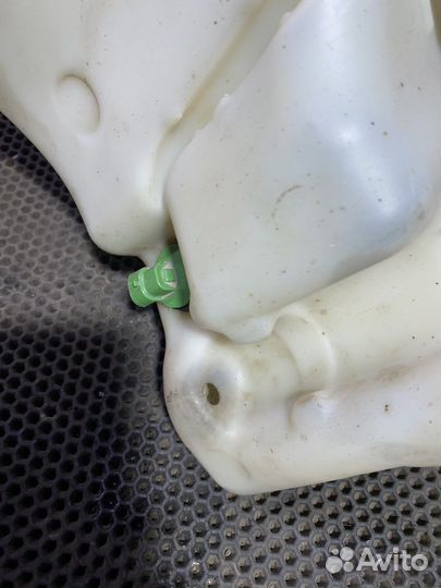 Бачок осывателя Jeep Liberty KJ Либерти