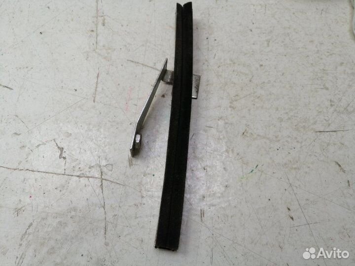 Направляющая стекла задняя левая LADA Priora 2171