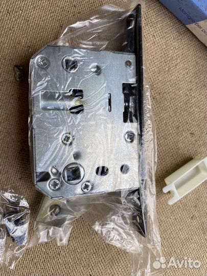 Замок дверной