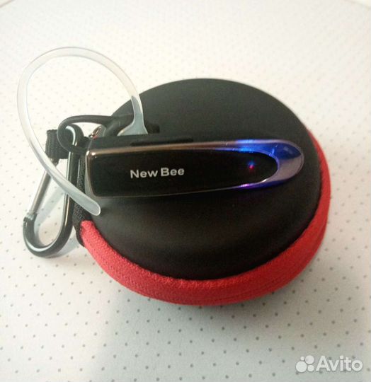 Bluetooth-гарнитура New Bee с чехлом. Новая