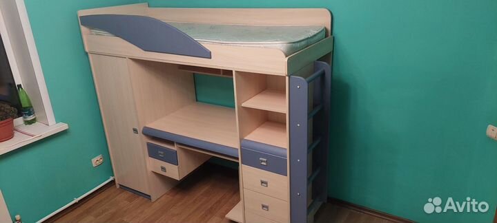 Детский уголок с кроватью шкафом и столом