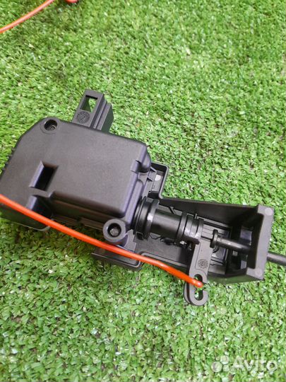 Активатор лючка бензобака мерседес w212