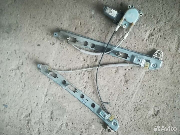 Стеклоподъемник передний правый Renault Megane 2