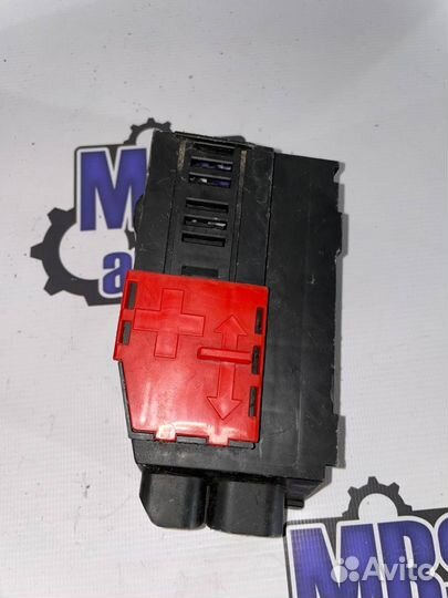 Крышка блока предохранителей переднего A1665450900