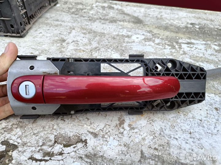 Ручка двери (красная) volkswagen polo