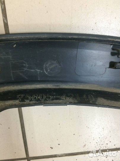 Накладка на крыло заднее правое Toyota RAV4