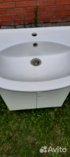 Раковина в ванную с тумбой бу 565см