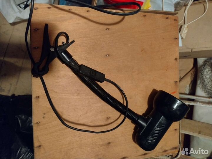 Лампа настольная на прищепке