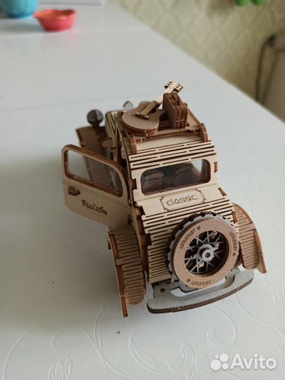 Готовая модель - винтажная машина. Фанера