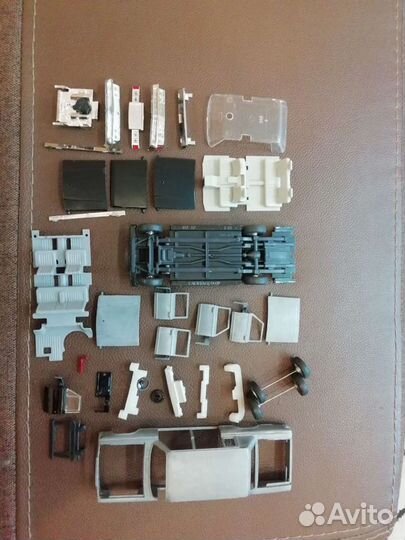 Модельки 1:43 запчасти