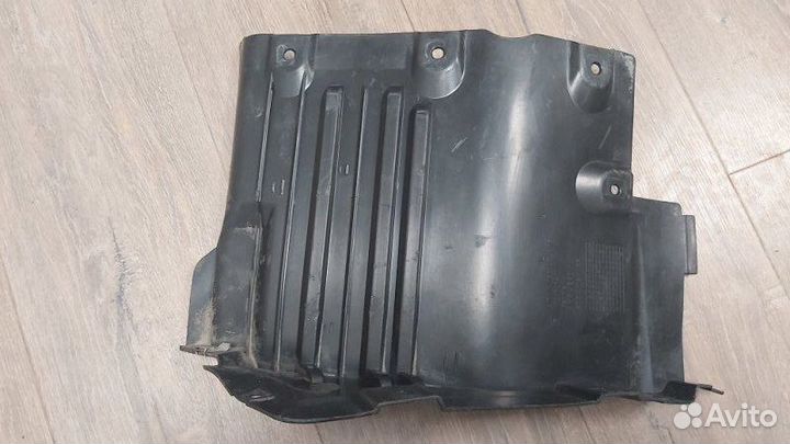 Пыльник крыла передний правый Bmw 650I E63 N62N