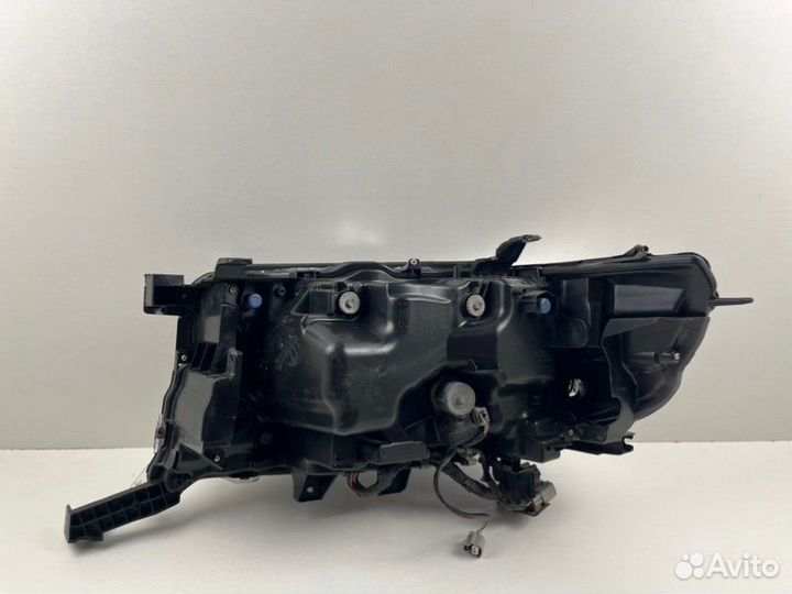 Фара правая Toyota Land Cruiser 200 2015-2021