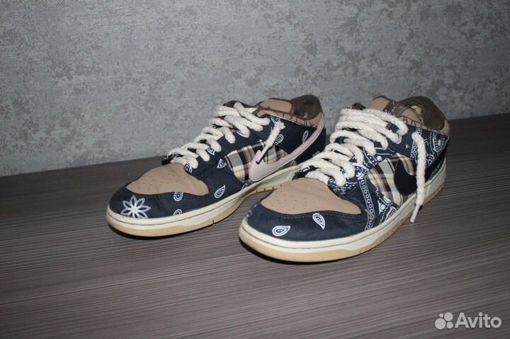 Nike sb dunk low x travel Scott