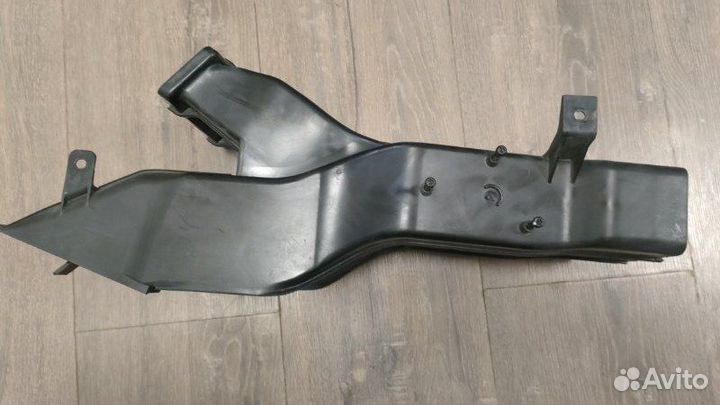 Воздуховод Audi A8 D3 6.0 BHT 2008