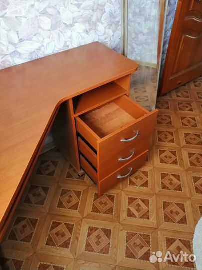 Компьютерный стол