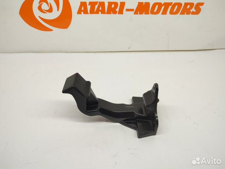 Крепление домкрата заднее правое Toyota Mark2