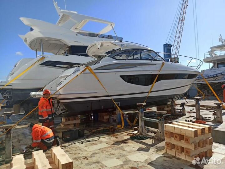 Моторная яхта Princess V40 (2021, 150 м/ч)