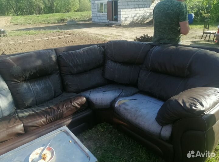 Диван