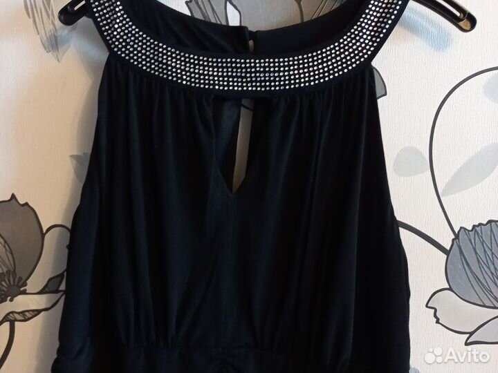 Вечернее платье48-50р черног цвета. Длина-в пол