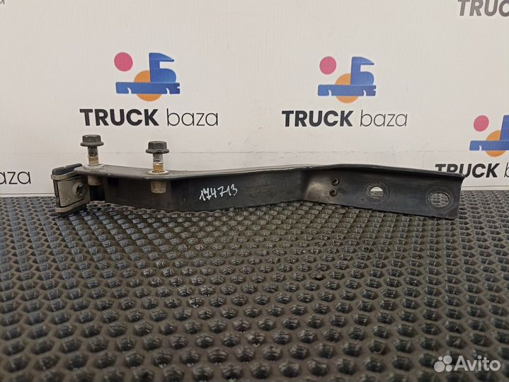 2430051 Кронштейн противошумного экрана правый